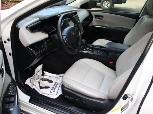 Used 2015 Toyota Avalon XLE Premium FWD image 5