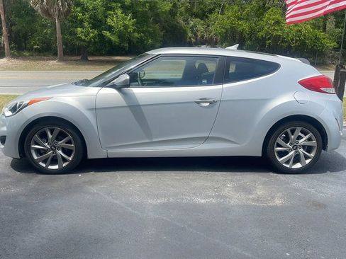 Used 2016 Hyundai Veloster FWD image 7