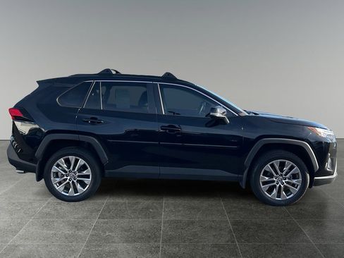 Used 2023 Toyota RAV4 XLE Premium image 8