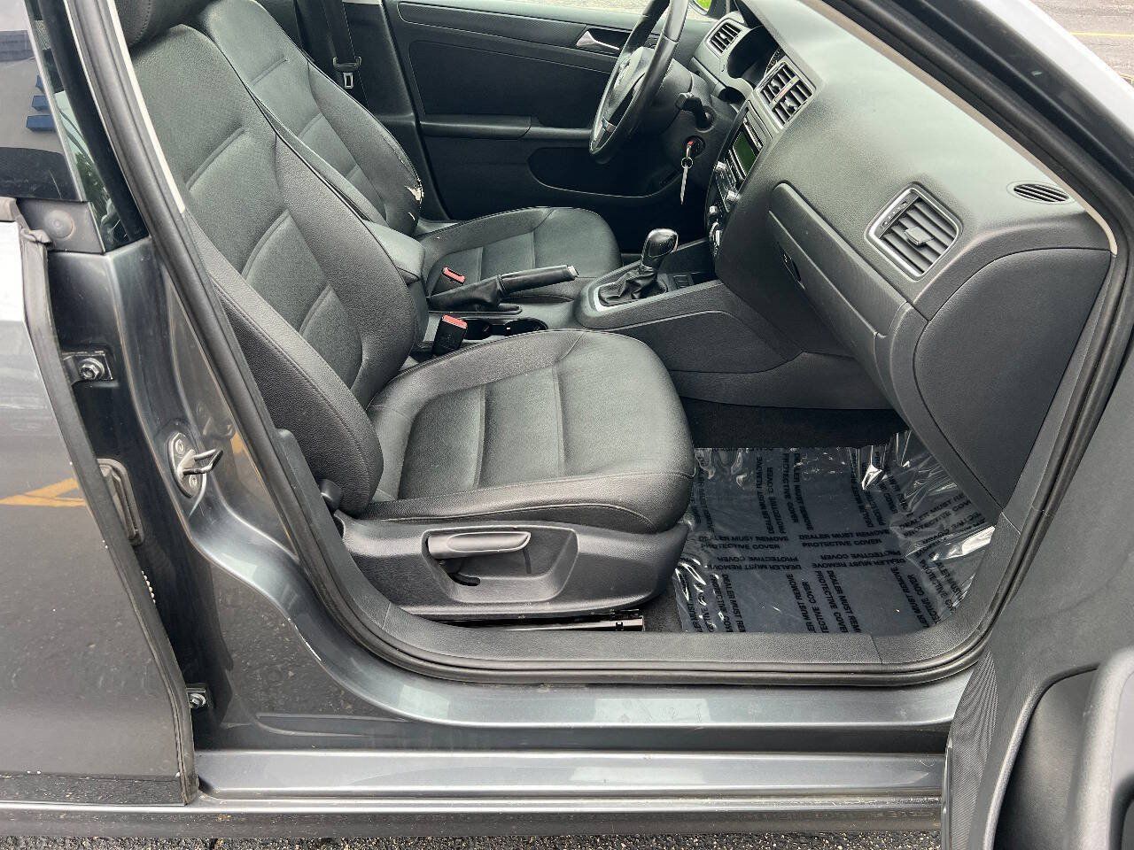 Used 2012 Volkswagen Jetta SE FWD image 24