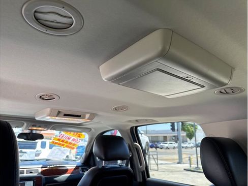 Used 2013 Chevrolet Suburban LTZ RWD image 41
