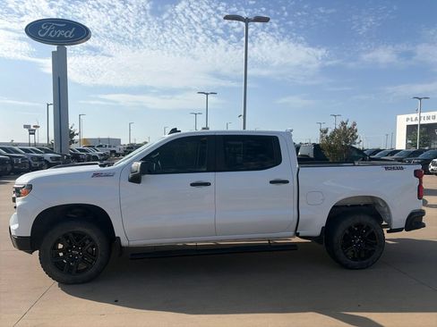 Used 2022 Chevrolet Silverado 1500 Custom Trail Boss AWD/4WD image 4