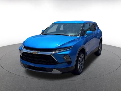 Used 2025 Chevrolet Blazer LT FWD image 4
