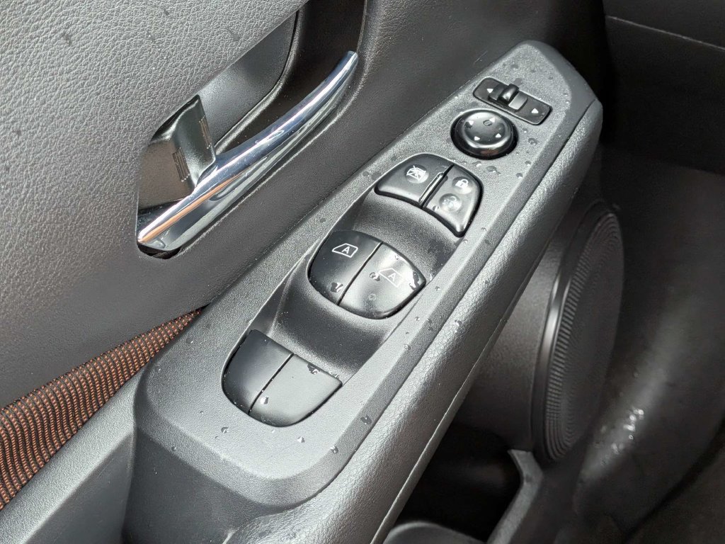 Used 2024 Nissan Kicks SR FWD image 16