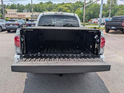 Used 2023 Toyota Tacoma TRD Off-Road w/ Technology Package AWD/4WD image 13