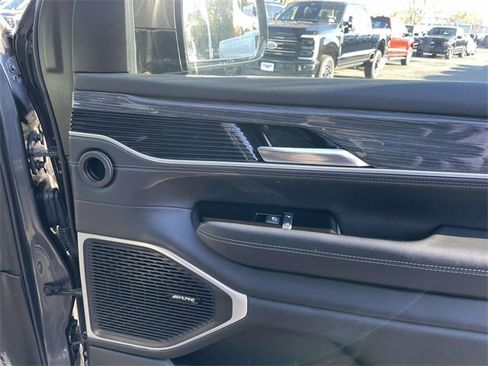 Used 2022 Jeep Wagoneer Series II w/ Premium Group I image 27