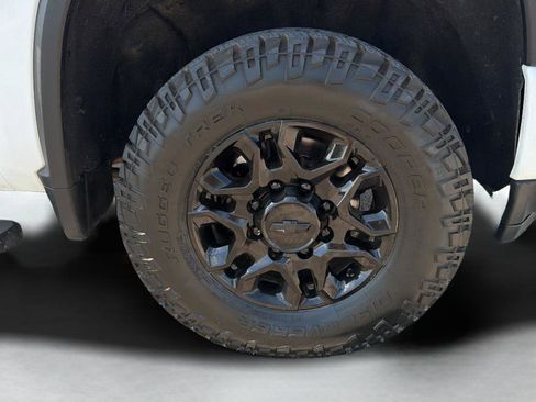 Used 2023 Chevrolet Silverado 2500 LT w/ Convenience Package AWD/4WD image 9