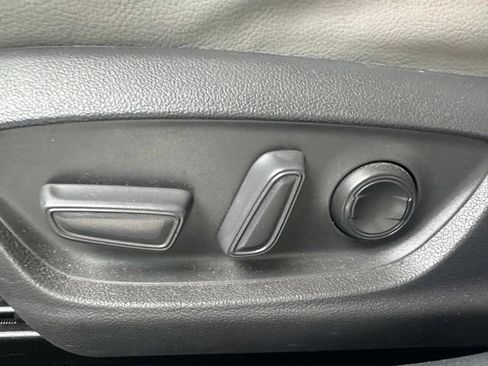 Used 2020 Toyota Camry SE FWD image 24