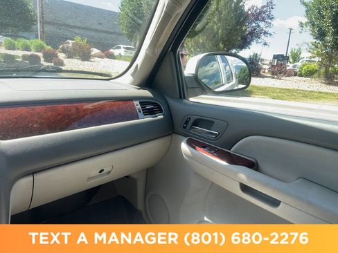 Used 2009 Chevrolet Tahoe LT w/ Luxury Package AWD/4WD image 25