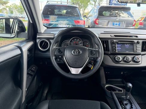 Used 2016 Toyota RAV4 LE AWD/4WD image 2