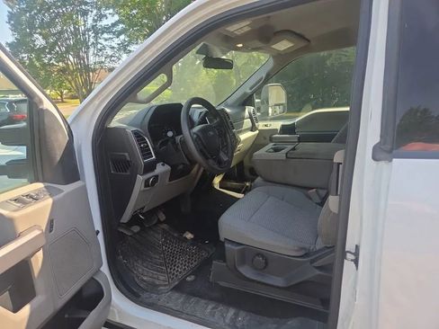 Used 2018 Ford F250 XLT AWD/4WD image 5
