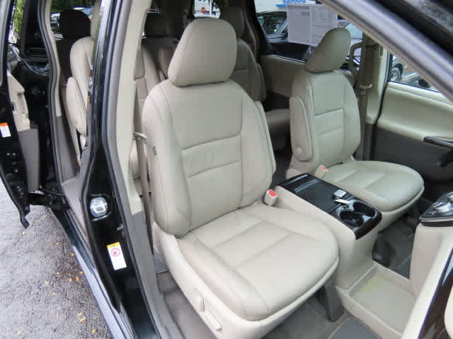 Used 2019 Toyota Sienna XLE Premium FWD image 19