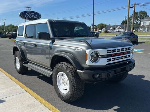 Used 2025 Ford Bronco Heritage Edition AWD/4WD image 3