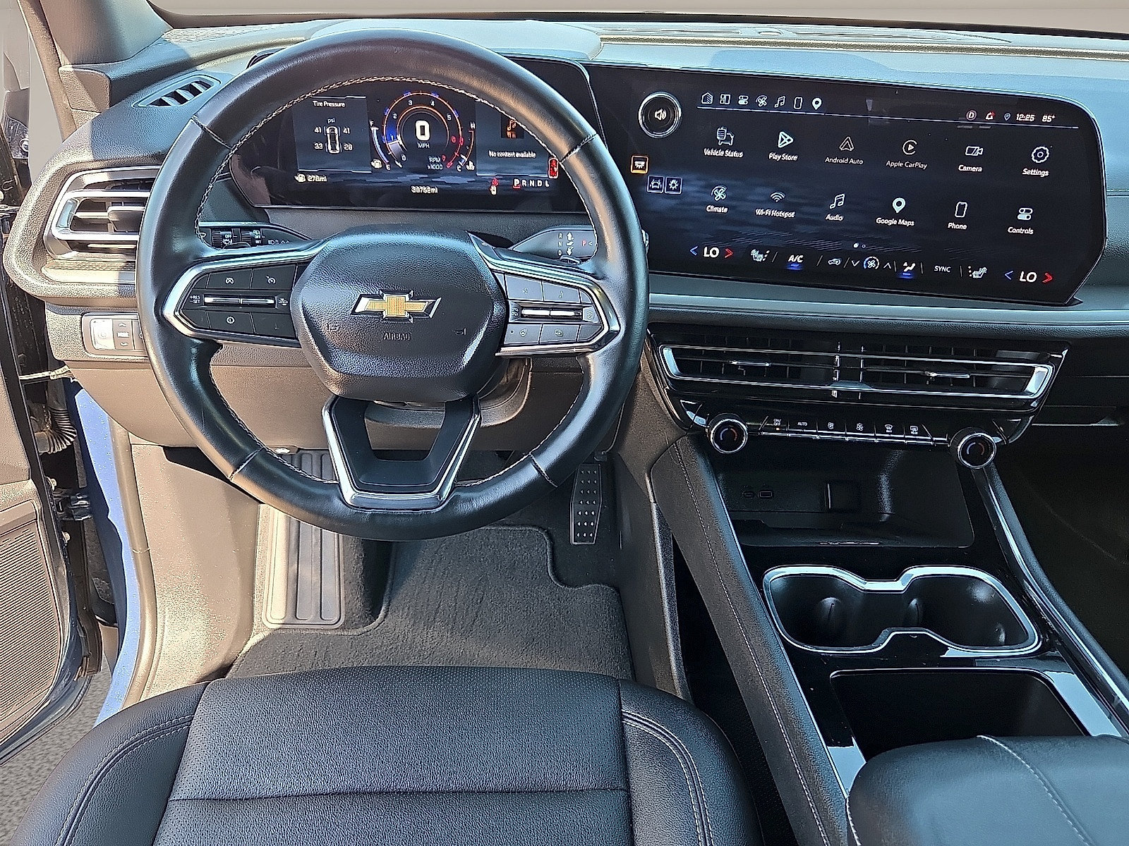 Used 2025 Chevrolet Traverse LT FWD image 13