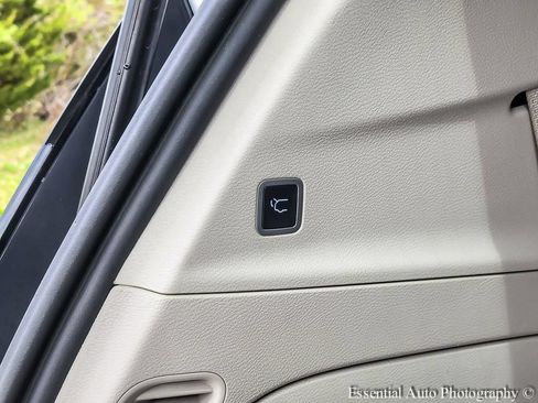 Used 2023 Chrysler Voyager LX FWD image 28