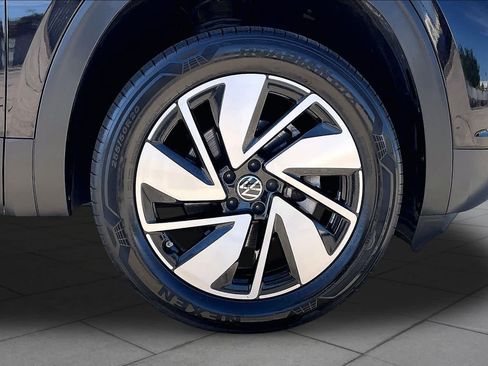 Used 2025 Volkswagen Atlas SE FWD image 10