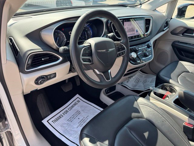 Used 2024 Chrysler Pacifica Touring-L FWD image 13
