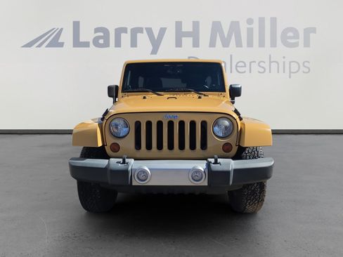 Used 2013 Jeep Wrangler Unlimited Sahara w/ Connectivity Group image 8