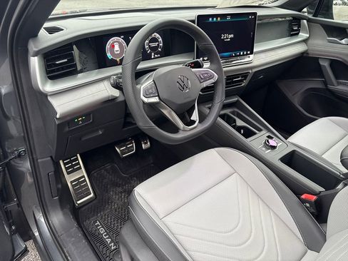 New 2026 Volkswagen Tiguan SE R-Line image 10