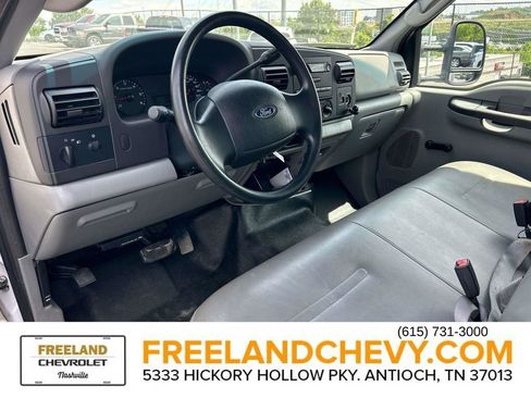 Used 2006 Ford F550 2WD Regular Cab Super Duty image 16