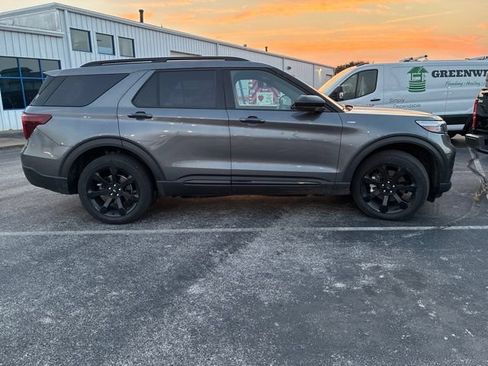Used 2022 Ford Explorer ST-Line w/ Class IV Trailer Tow Package AWD/4WD image 3