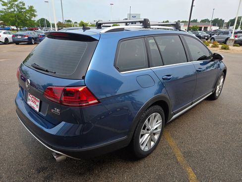 Used 2017 Volkswagen Golf Alltrack SE AWD/4WD image 4