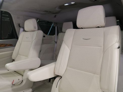 Used 2024 Cadillac Escalade Sport Platinum w/ LPO, ONYX Package image 34