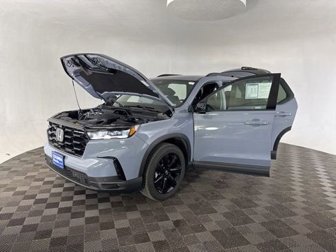 Certified 2025 Honda Pilot Black Edition image 12