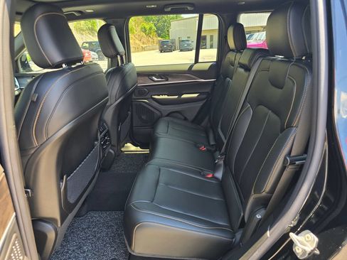 New 2026 Jeep Grand Cherokee Limited AWD/4WD image 10