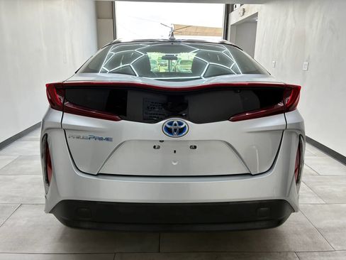 Used 2018 Toyota Prius Prime Plus w/ Carpet Mat Package FWD image 8
