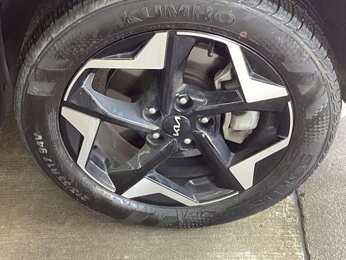 Used 2025 Kia Seltos S AWD/4WD image 18