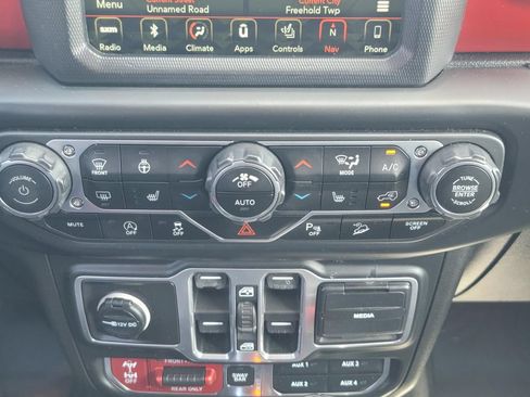 Used 2018 Jeep Wrangler Unlimited Rubicon w/ Dual Top Group AWD/4WD image 27