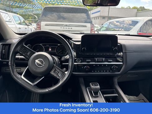 Used 2024 Nissan Pathfinder SL AWD/4WD image 11