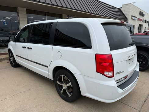 Used 2016 Dodge Grand Caravan American Value Package w/ UConnect Hands-Free Group FWD image 9