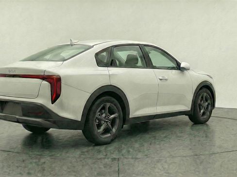 Used 2025 Kia K4 LXS image 9