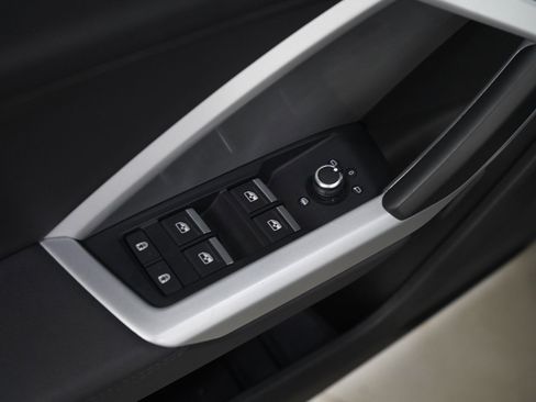 Used 2025 Audi Q3 2.0T Premium image 19