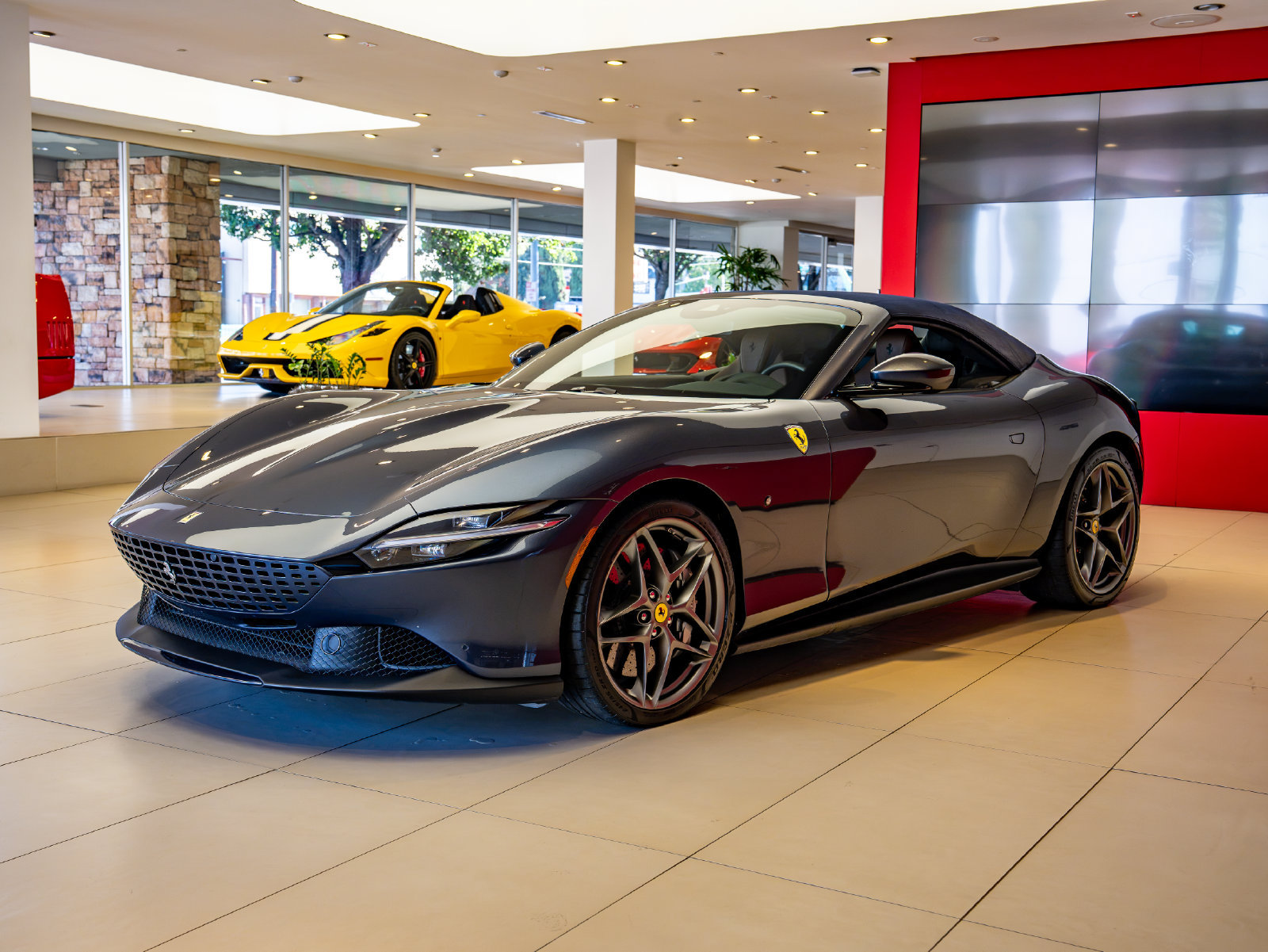 Used 2025 Ferrari Roma Spider RWD image 33