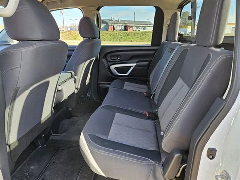 Used 2023 Nissan Titan SV image 9