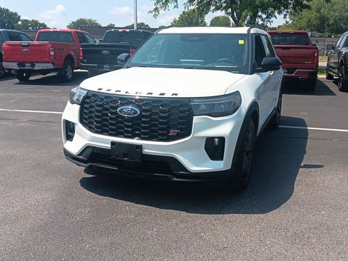 Used 2025 Ford Explorer ST AWD/4WD image 12