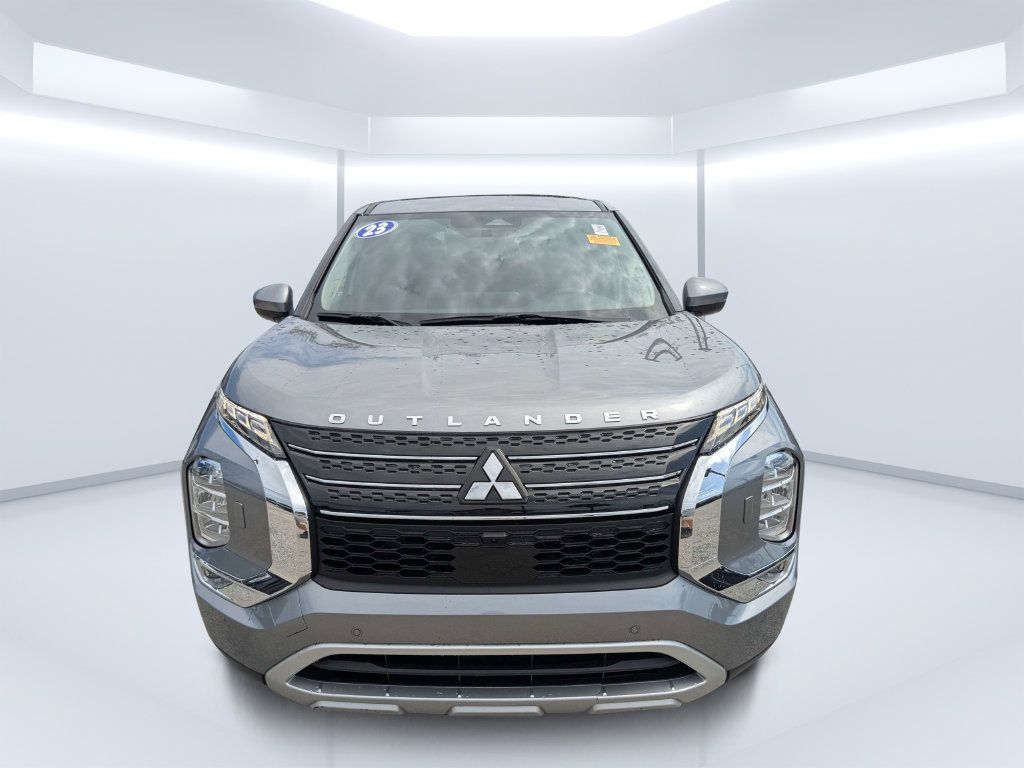 Used 2023 Mitsubishi Outlander 4WD Plug-In Hybrid image 11