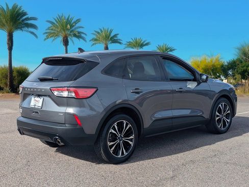 Used 2021 Ford Escape SE w/ SE Sport Appearance Package image 5