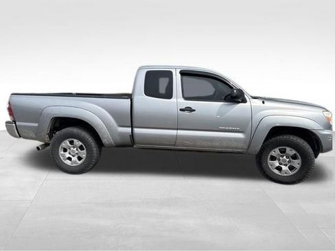 Used 2015 Toyota Tacoma 4x4 Access Cab V6 w/ TRD Off-Road Package image 8