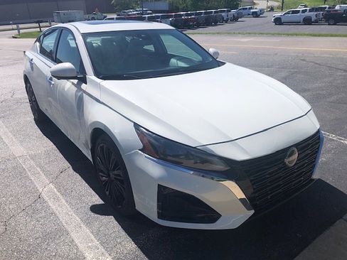 Used 2023 Nissan Altima 2.5 SL AWD/4WD image 4