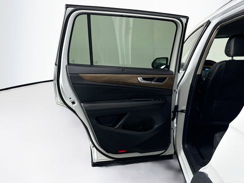 Used 2025 Volkswagen Atlas SE FWD image 25