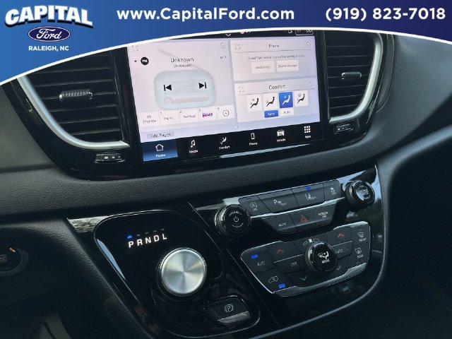 Used 2025 Chrysler Pacifica Select FWD image 26