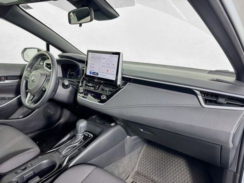 Used 2025 Toyota Corolla SE w/ SE Premium Package image 31