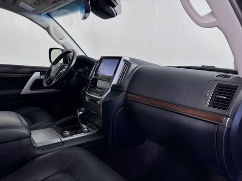 Used 2019 Toyota Land Cruiser image 34