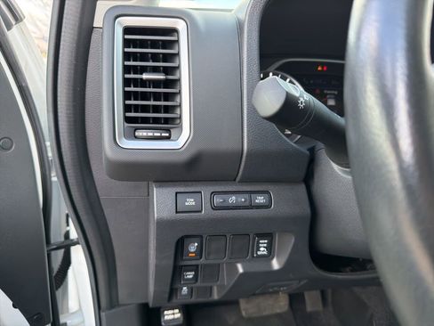 Used 2024 Nissan Frontier SL w/ Technology Package image 28