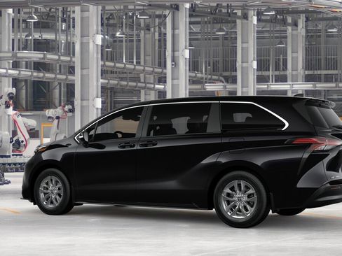 New 2026 Toyota Sienna LE image 5