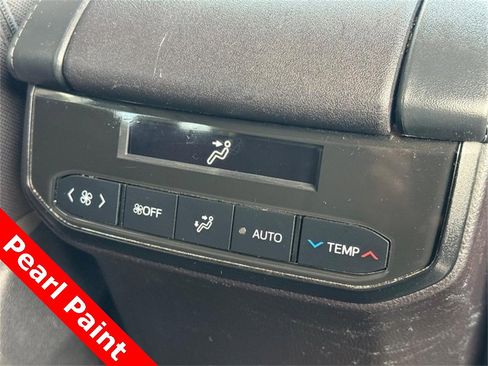 Used 2023 Toyota Highlander L image 15